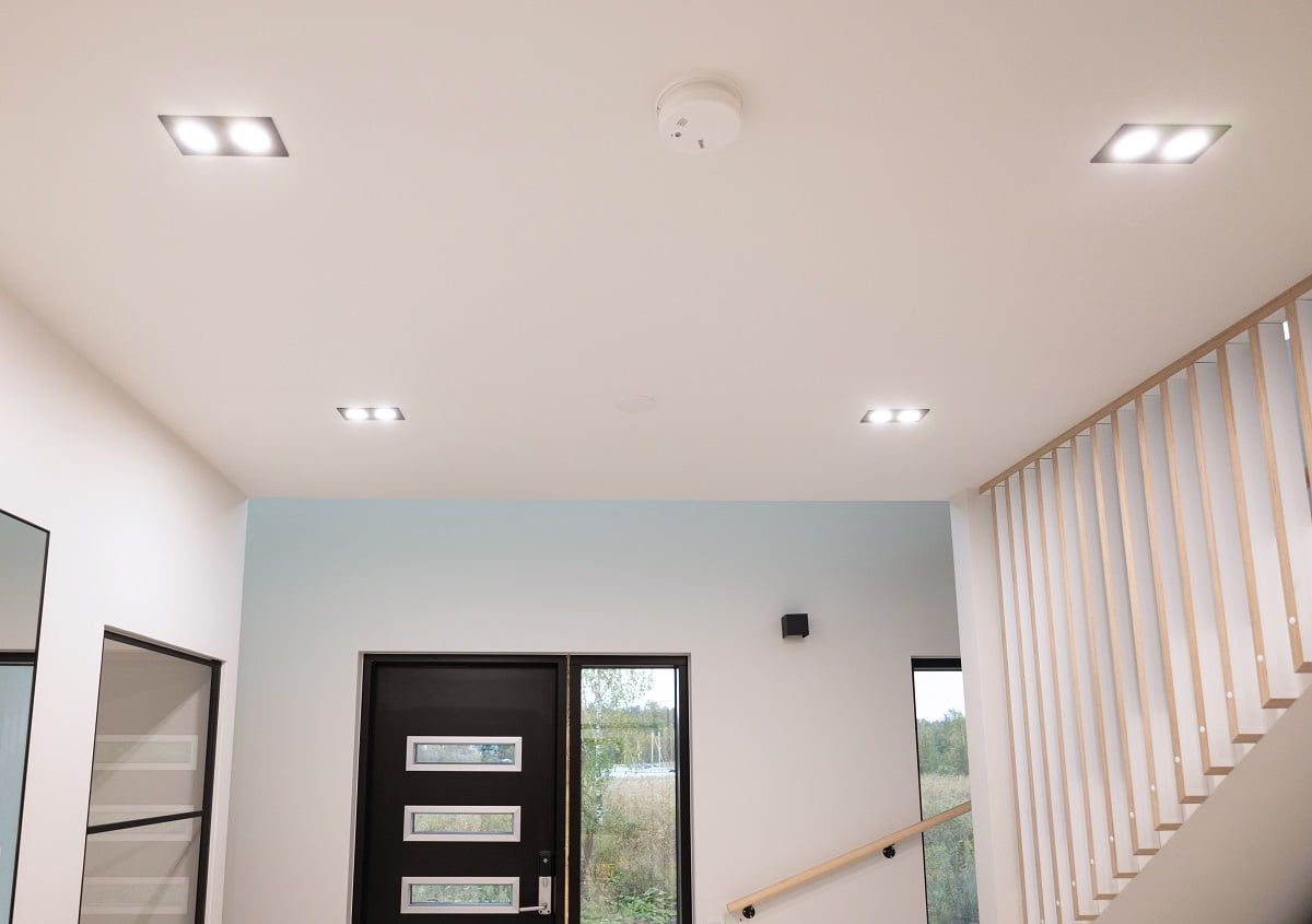 The lighting in the entrance hall is functionally positioned in front of the wardrobe and close to the hall drawers. © LedStore.fi